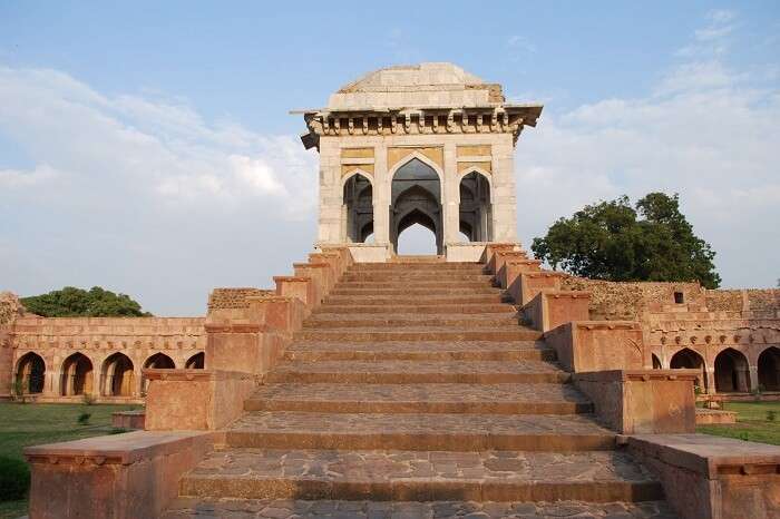 The staircase at the Asrafi Mahal in Mandu