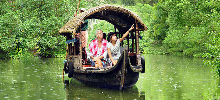 A Shikara in Alleppey, perfect for family visiting with kids