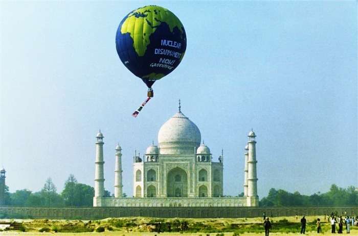 Hot air balloon ride overseeing the Taj Mahal, Agra