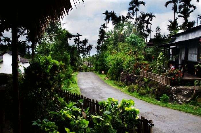 The clean streets of Mawlynnong