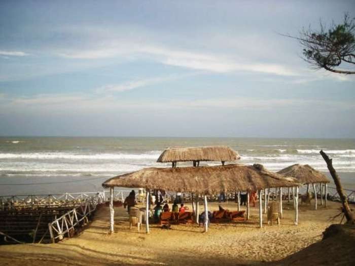 The peaceful beach of Shankarpur