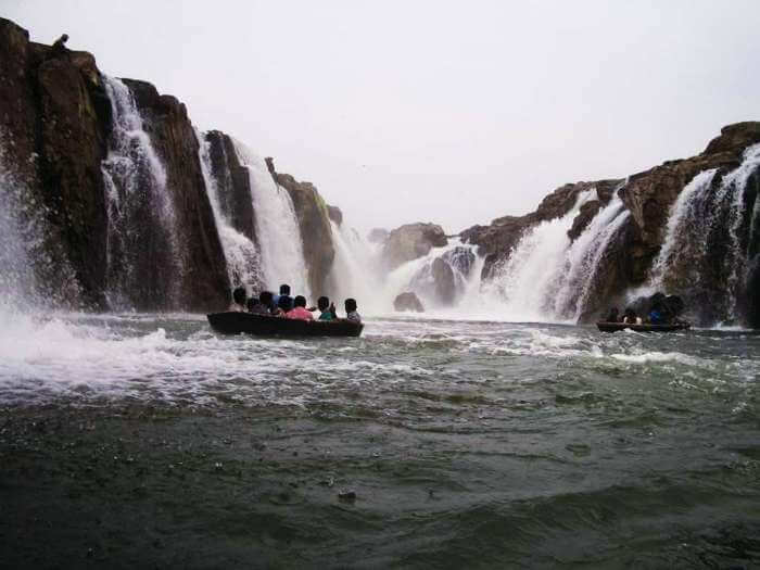Enjoy a Coracle ride on your trip to Hogenakkal Falls in Dharmapuri