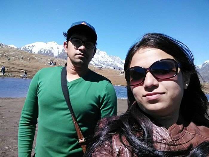 Rajeev and his wife taking a selfie in Rohtang Pass