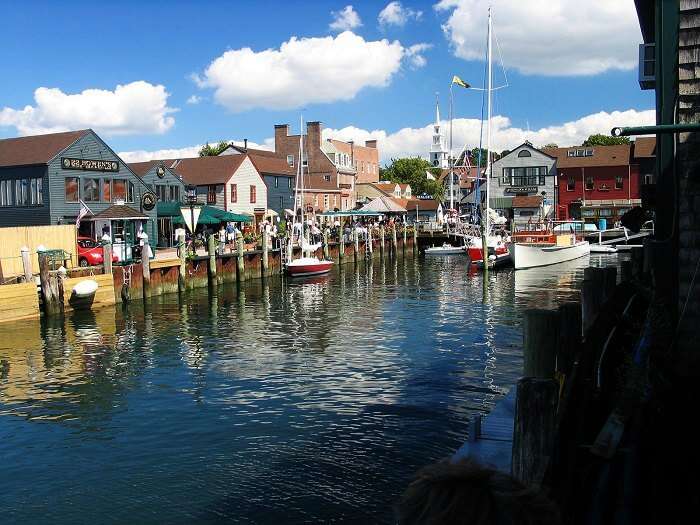 The hustling life around the canals of Newport beach in California