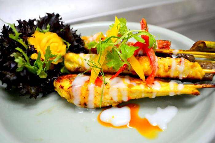 Creamy Thai food filled with dressings
