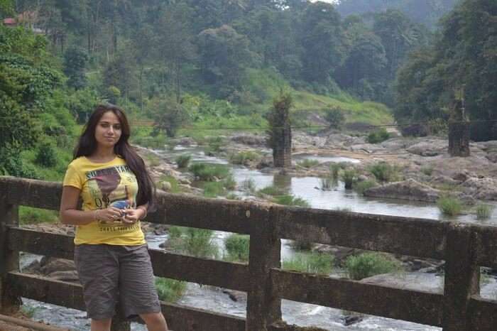 Neha posing for a picture enroute to Munnar