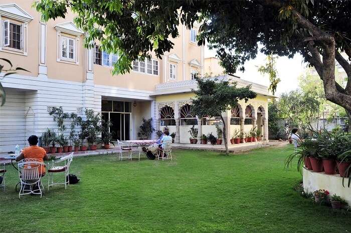Hotel Anuraag Villa is one such resort in Jaipur for families and large gatherings