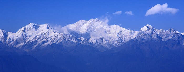 Tiger hills is the best name among the tourist places in Darjeeling