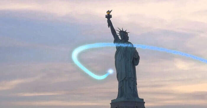 JB-9 jetpack makes spectacular debut flying around Statue of Liberty