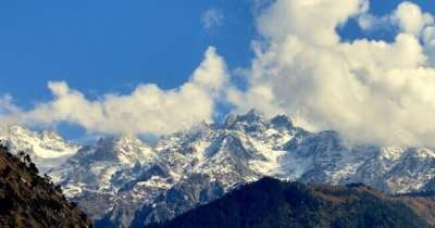 The mesmerizing view of the Parvati Valley from Kheer Ganga