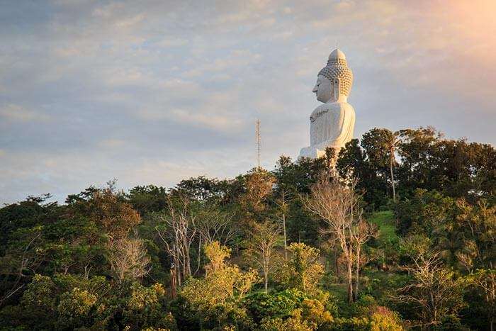 Le Grand Bouddha à Phuket, un lieu de prédilection pour visiter Phuket