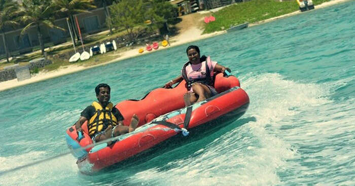 Karthik and his wife enjoys a water sport on a honeymoon trip to Mauritius