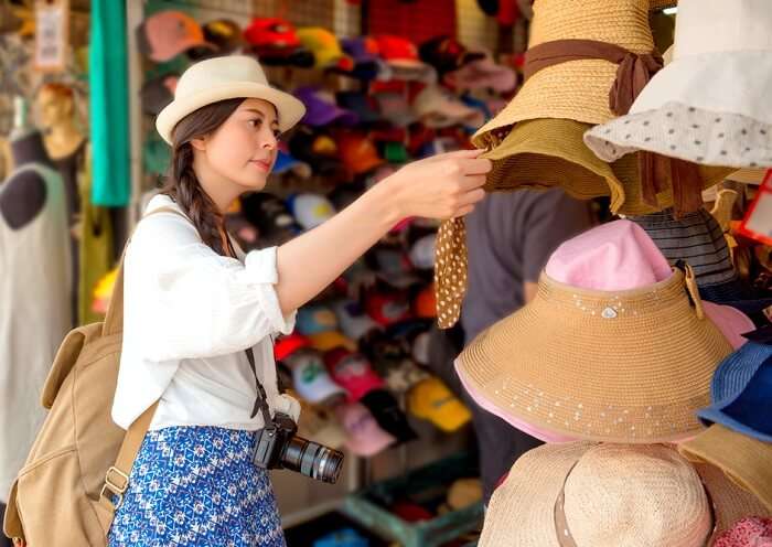 girl shopping in Hong Kong