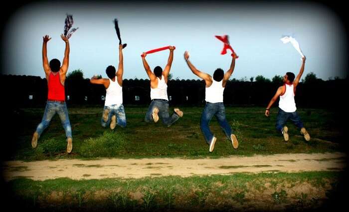 A group of college students pose in the iconic pose from the movie at RDB Fort