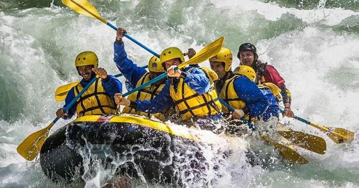 White water rafting in Manali is a popular choice among visitors in winters too