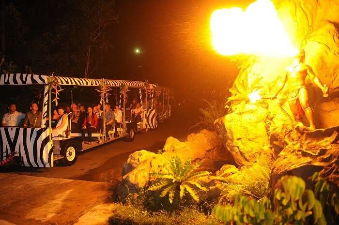 Entry to Singapore Night Safari is full on dramatic with fire-eaters and deadly animals welcoming you