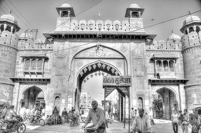The tall Kote Gate that is also among the major shopping destinations in Bikaner