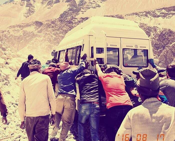 Sumit and his friends push the bus in Himalayas