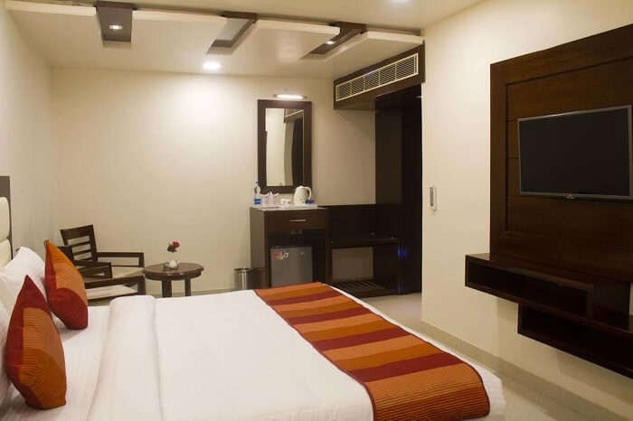 A neat and simple room at Hotel Ajmer Inn