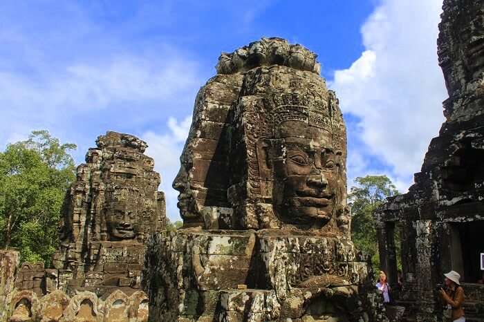 Sightsseing in Angkor Wat Temple