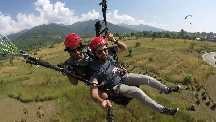 soumya paragliding over bir