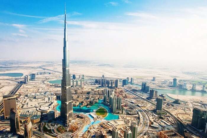 A snap of the city of Dubai and the Burj Khalifa