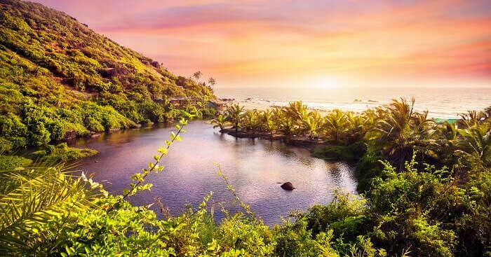 A beautiful lake in India with wonderful colors all around