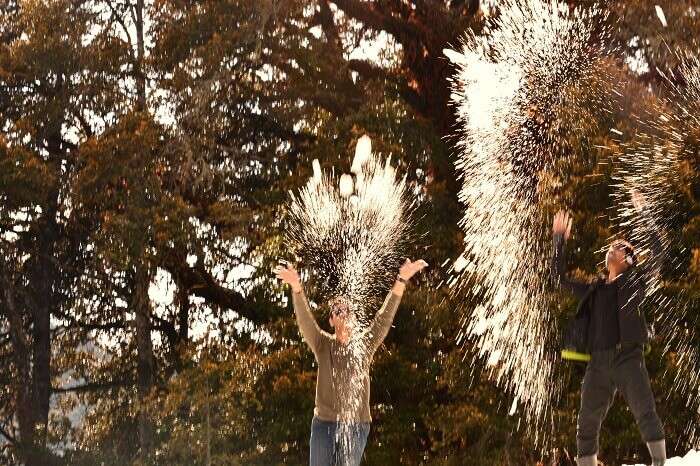 Playing with snows and make castles and water splashes 