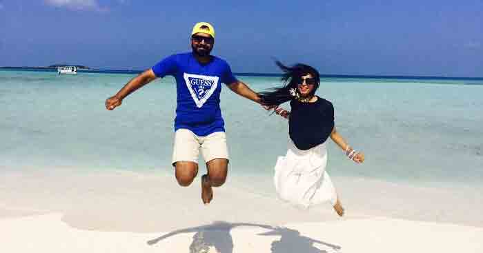 Mubashir with his wife infront of sea in Maldives