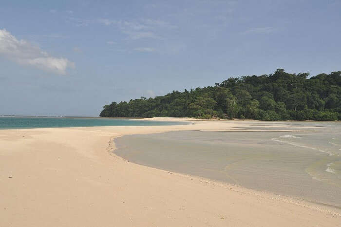 The sandbar between the twin islands of Ross and Smith in Andaman