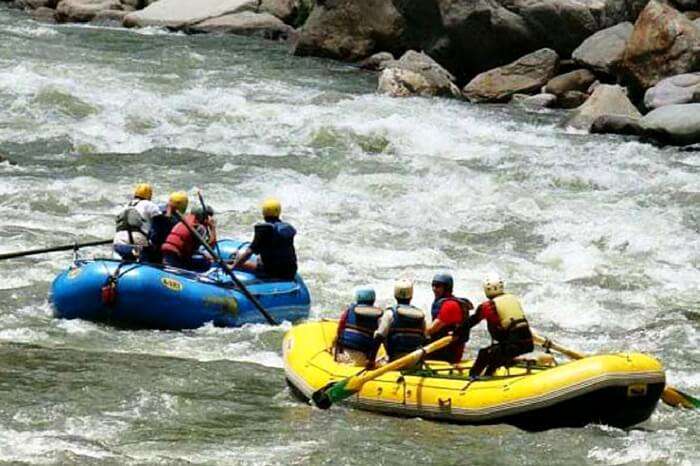 Adventurers taking up river rafting in Spiti river