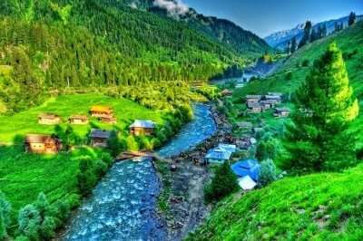 Valleys and mountains in Kashmir, one of the best places to visit in India in April