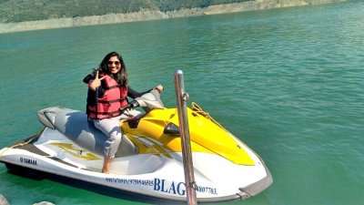riding the waves in tehri lake