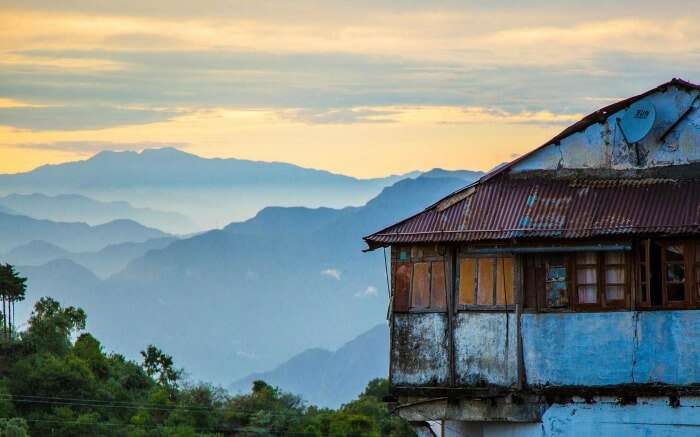 A rustic building in Landour, one of the scenic places to visit near Delhi for snowfall this winter