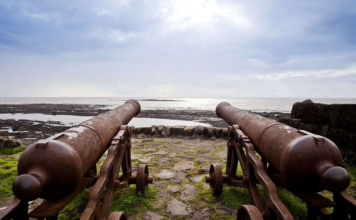 A wobderful view of two canons facing the beach in Alibaug, which is one of the best places to visit in Maharashtra in Summer