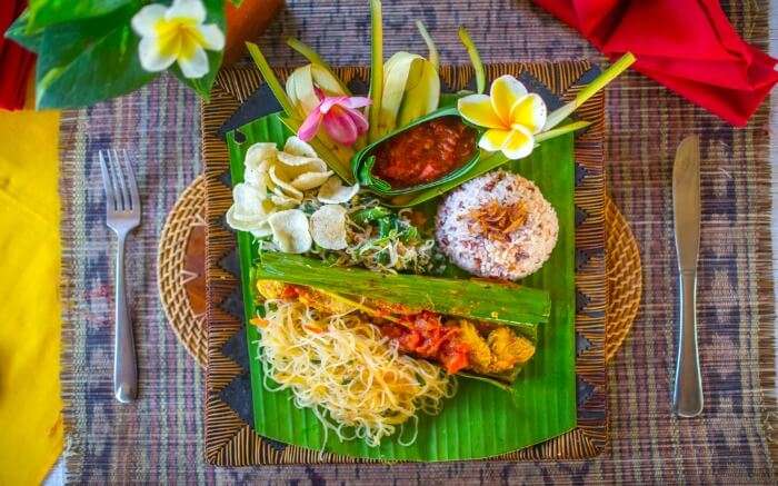 Platter with Indonesian cuisine