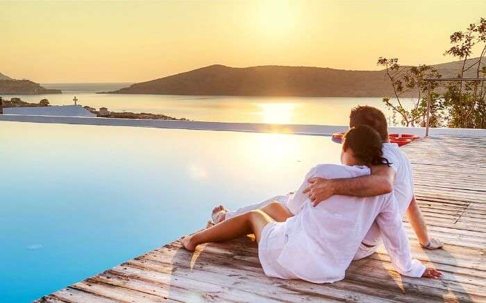 30 Honeymoon Photo Ideas For Unforgettable Memories #Honeymoon