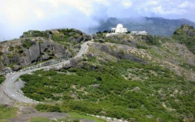 temple at the top of Guru Shikhar