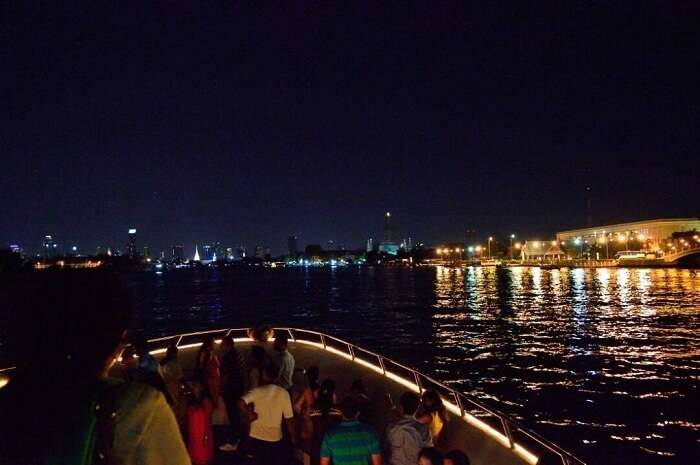 croisière sur la rivière bangkok la nuit