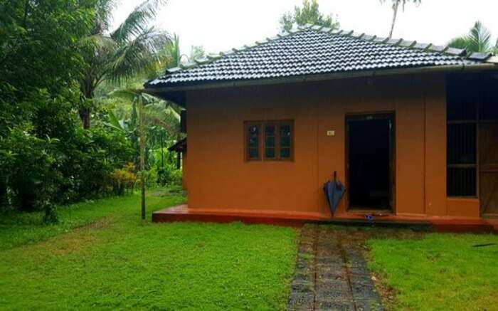 A view of the cottage of Nandan Farms in Maharashtra on a beautiful day