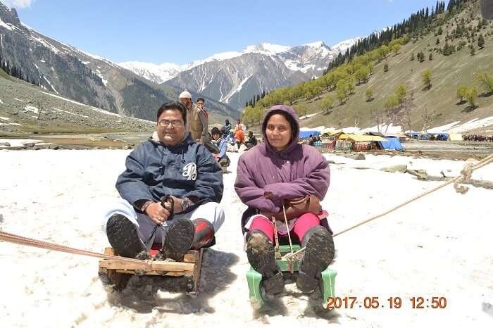rakesh and his wife sledding in sonmarg