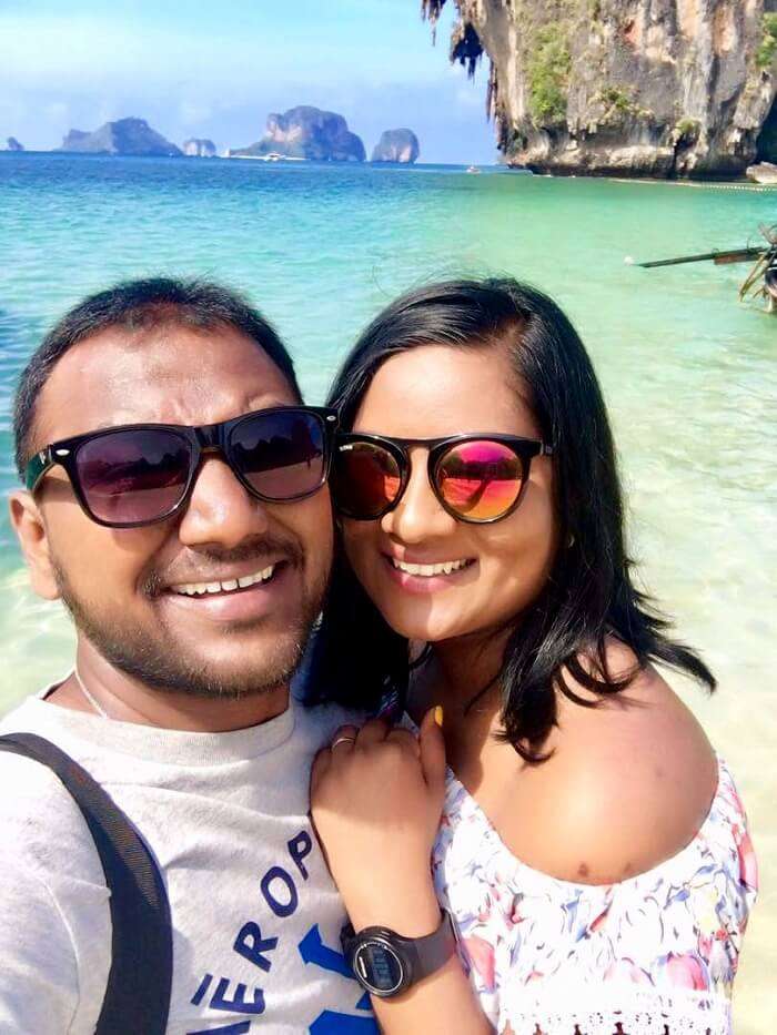 couple sur l'île de Krabi