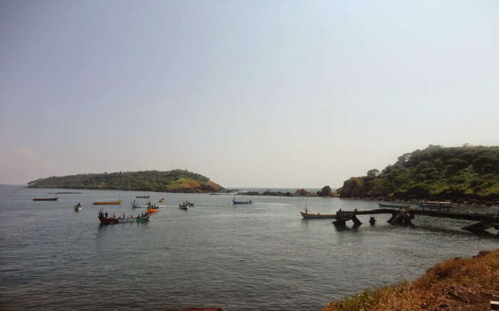 boats in the water of Pequeno Island