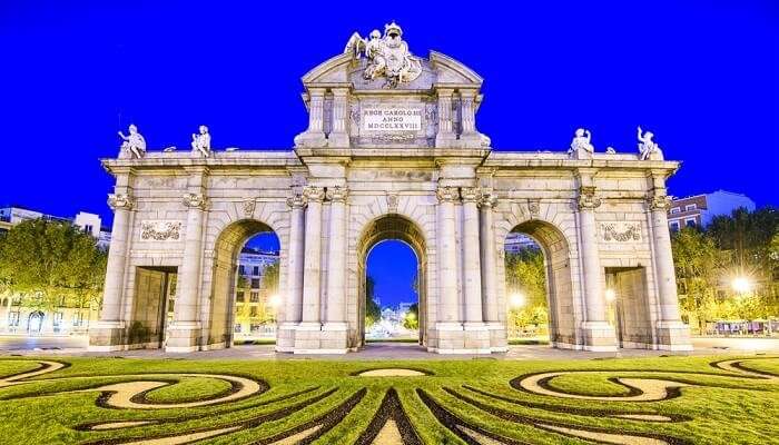 Puerta de Alcalá, Madrid,one of the stunning place to visit in Madrid 