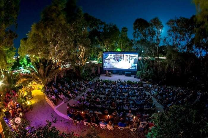 Cine kamari santorini