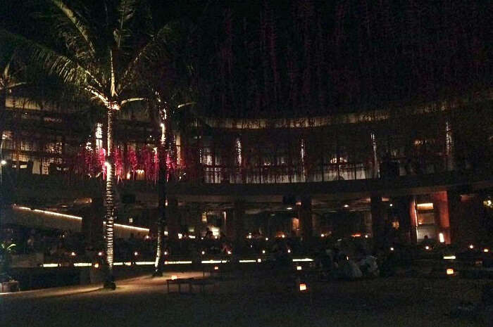 roack bar in bali beside beach
