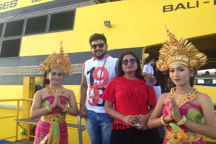 nirav & wife with dance performers in bali