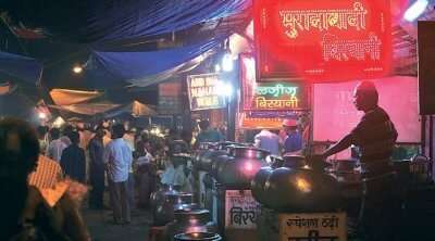 Try delicious food at Nizamuddin, one of the best places to eat in Delhi
