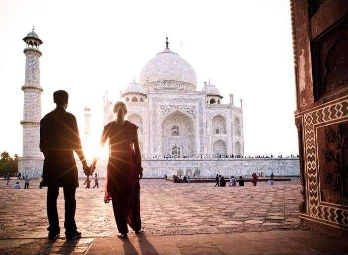 couple in front of Taj Mahal