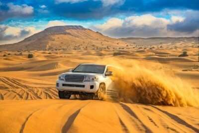 Dune bashing in Dubai